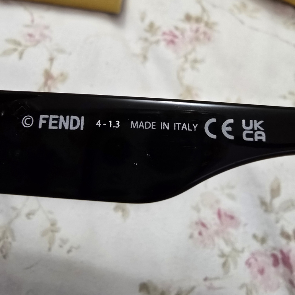 FENDI Fendigraphy Geometric Sunglasses Unisex - Picture 10 of 15